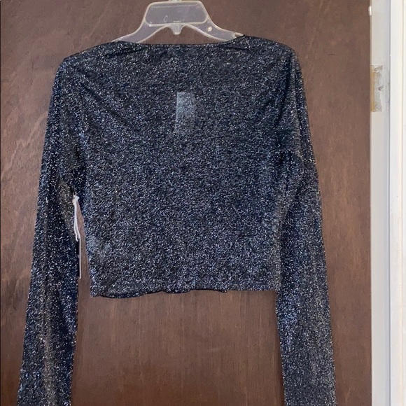 NWT Black & Sliver Forever 21 V-Neck Mid Crop Top - Picture 6 of 7